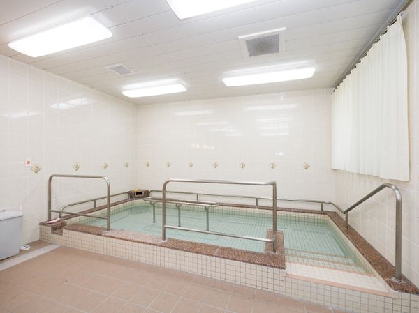 広々とした浴室施設