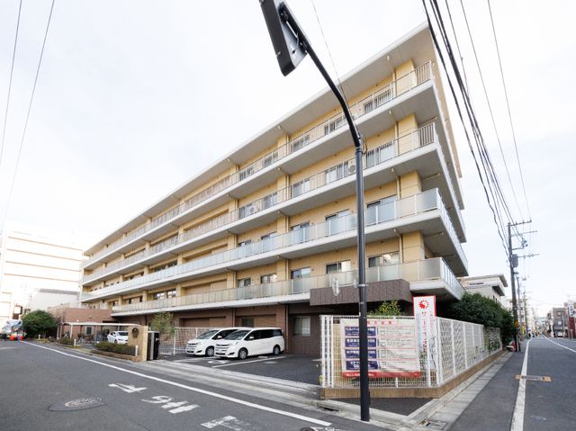 多階層の建物外観