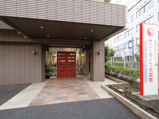 施設のエントランス風景