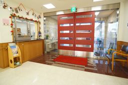 明るいエントランスの様子