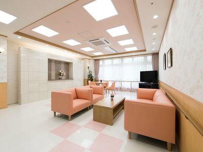 明るい待合室の様子
