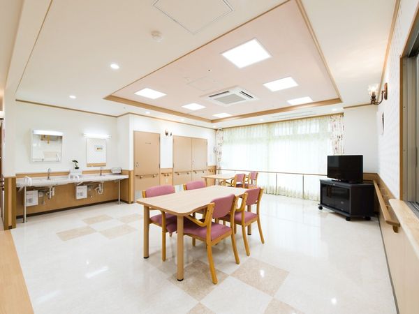 清潔な明るい食堂空間