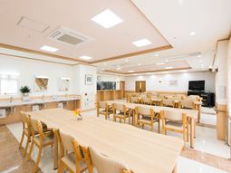 明るいダイニング空間