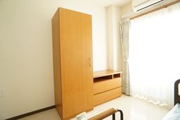 居室の家具と窓
