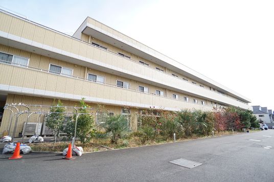 ゆったりとした施設の外観
