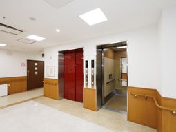 清潔感のあるエレベーターホール