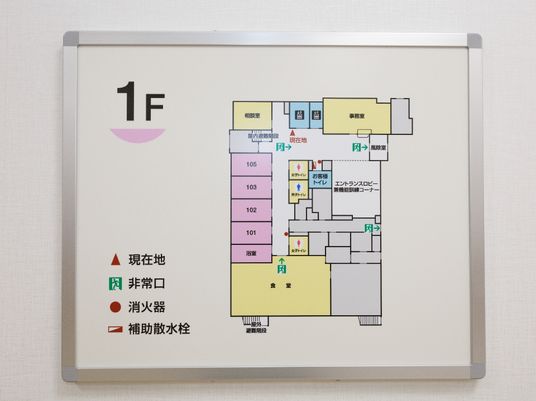 施設案内のフロアマップ表示