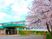 桜が見える外観  