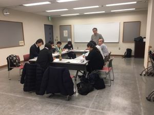 会議中の多目的室  