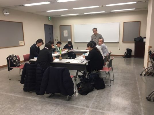 会議中の多目的室  