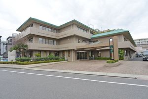 落ち着いた色の外観