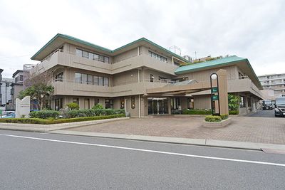 落ち着いた色の外観