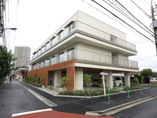 現代的な建物の外観
