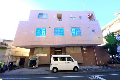 穏やかな建物の外観