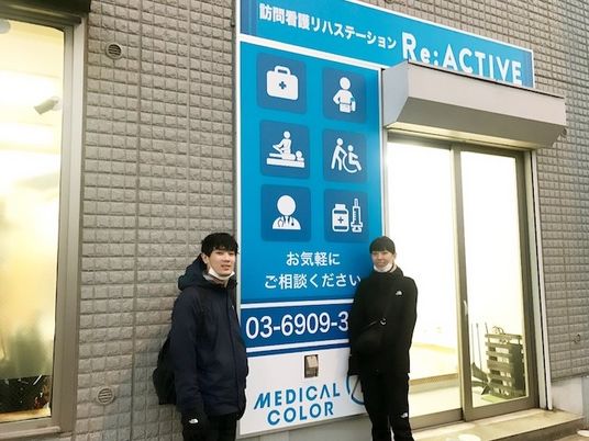 相談窓口の看板前  