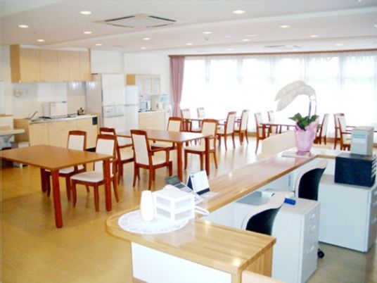 清潔な食堂の内観