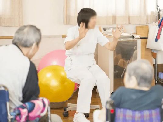 リハビリ風景の機能訓練室