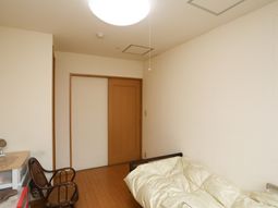 シンプルな個室の様子