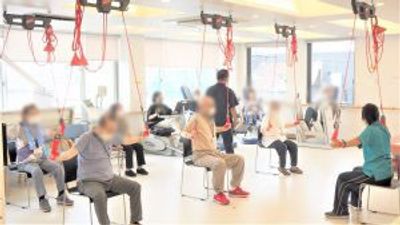 バランス運動する機能訓練室