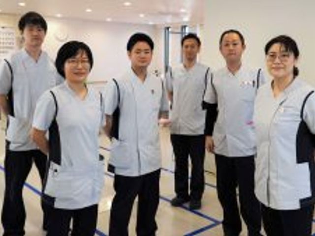 スタッフイメージ スタッフイメージ 和やかな雰囲気のスタッフが集う職場です。協力し合いながら働ける環境が整っています。