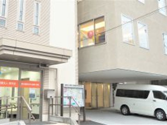 エントランス入口 エントランス 広々としたエントランスは、車の乗り降りが便利なように設計されています。