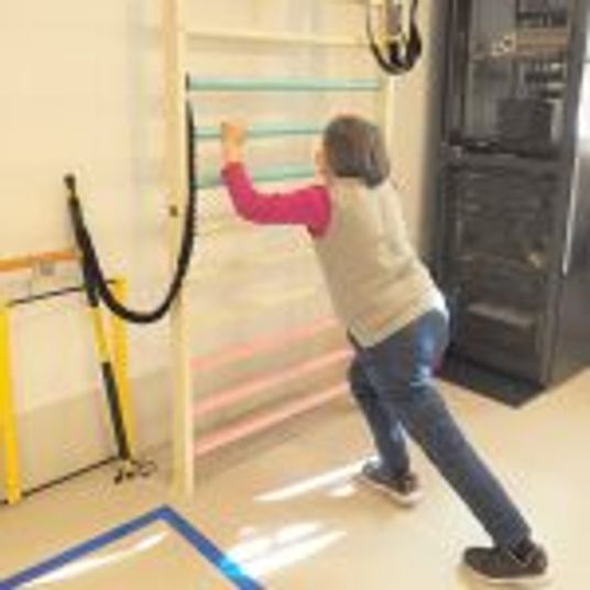 運動する様子の機能訓練室  