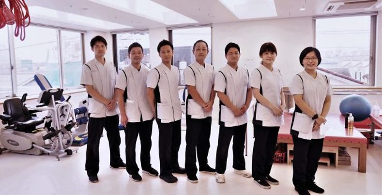 スタッフの集合写真