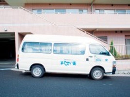 白いミニバス　外観  