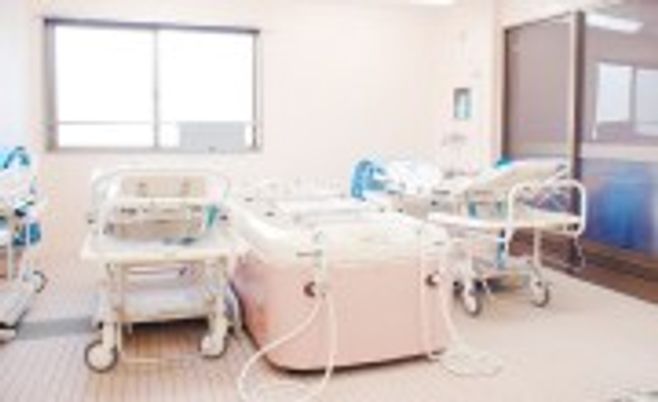 快適な浴槽がある部屋