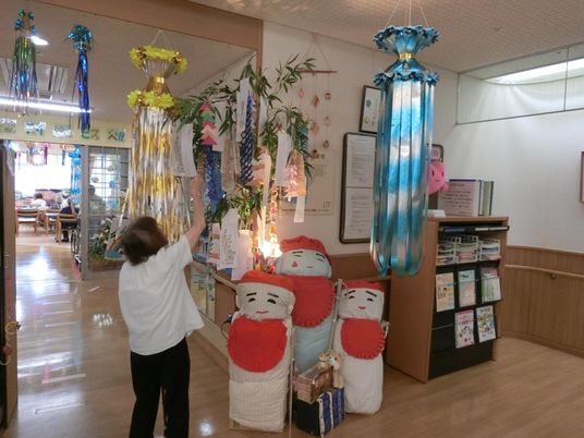飾り付けられたロビー