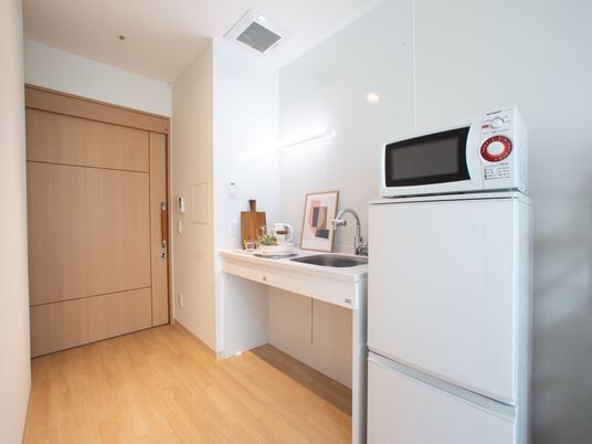 洋室の明るい居室空間