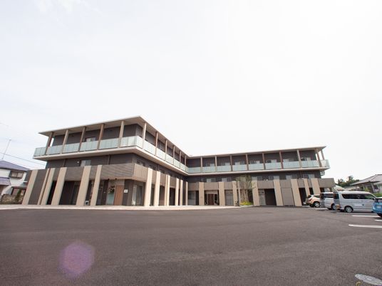 現代的な建物の外観