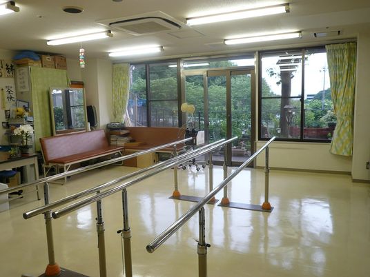 自然光溢れる機能訓練室