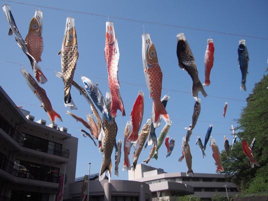 空に泳ぐ鯉のぼり