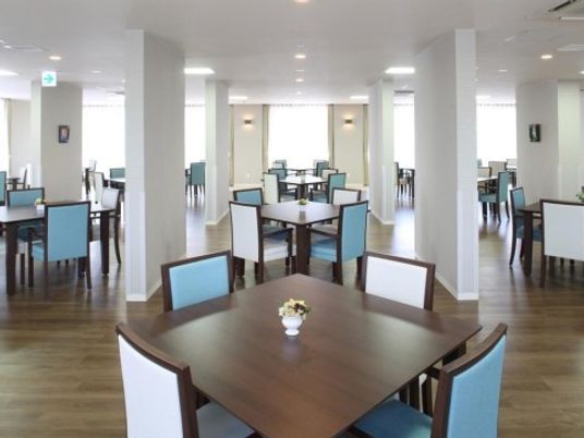 清潔感ある広々食堂