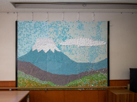 手作りの山の風景アート