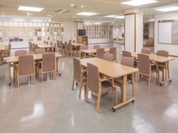 明るい食堂の様子