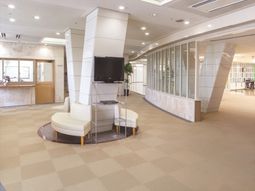 明るい待合室の様子