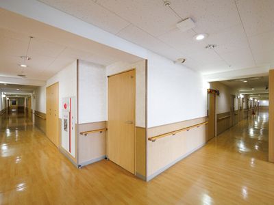 廊下の明るい様子