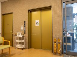 清潔なエレベーターホール