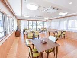 明るい空間の共有リビング