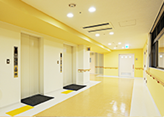 明るく広い廊下