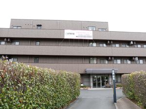 清潔感ある建物エントランス