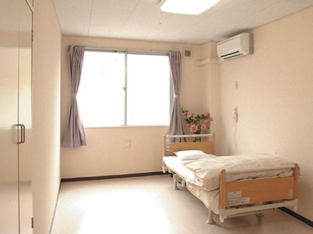 明るい個室の居室
