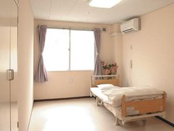 明るい個室の居室
