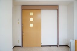 木目の入り口扉