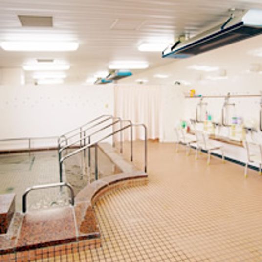 広々とした浴室