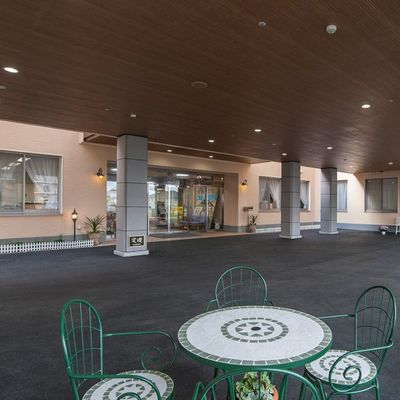 明るい出入口のエントランス