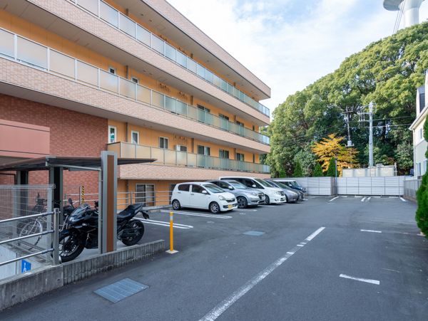 駐車場の外観