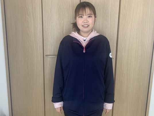 笑顔を見せる介護スタッフ